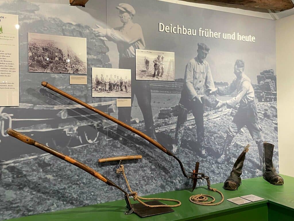 Alte Pastorei - Deichbau früher und heute