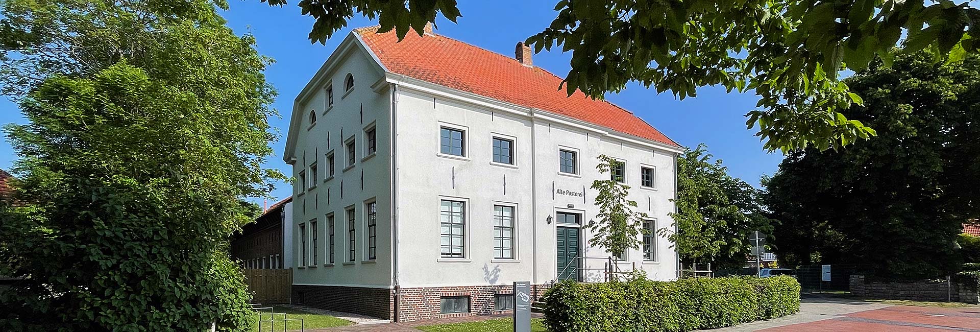 Alte Pastorei und Nationalparkhaus Carolinensiel